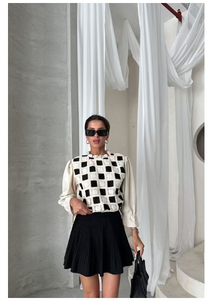 Siyah Dantel Detaylı Bluz fiyatları