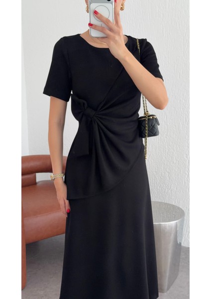 Fiyonklu Siyah Modal Elbise