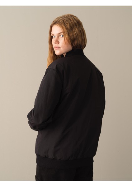 Kadın Siyah Fermuarlı Oversize Bomber Ceket
