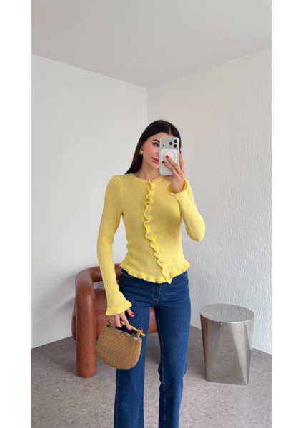 Asimetrik Düğmeli Sarı Hırka