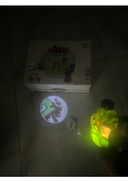 Işıklı ve Sesli Projeksiyonlu Adamlı Tabanca Pil Hediyeli modelleri