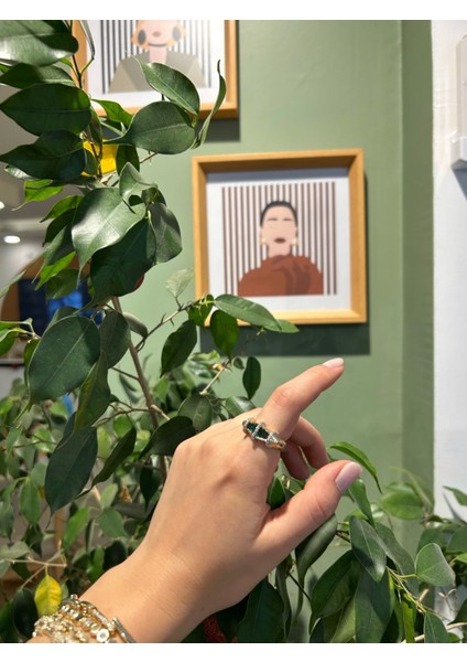 Yeşil Taşlı Işlemeli Yüzük modelleri