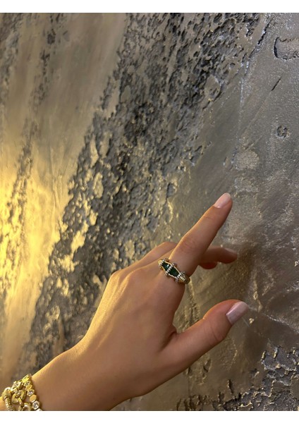 Yeşil Taşlı Işlemeli Yüzük fırsatları