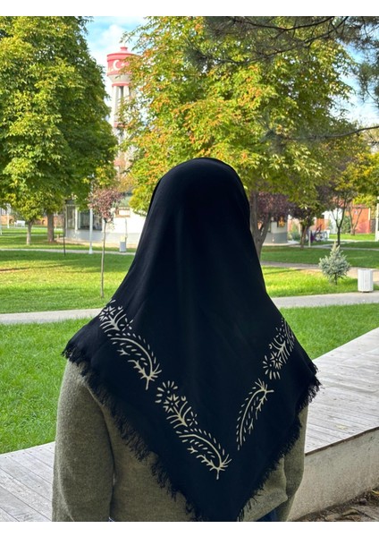Siyah Baskılı Pamuklu Püsküllü Eşarp Yazma – Günlük ve Çeyizlik Yazma Başörtüsü