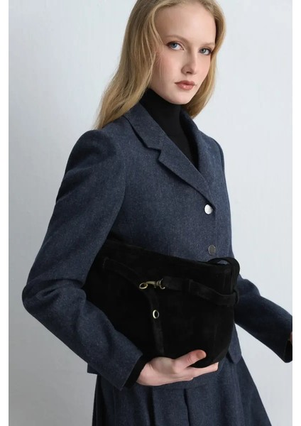 Kemer Detaylı Süet Çanta - Siyah