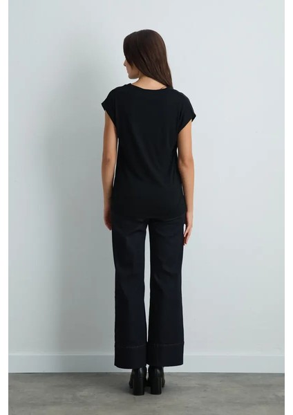 V Yaka Viskon Önü Saten Tshirt - Siyah indirimleri