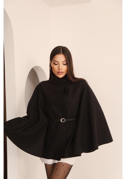 Kadın Siyah Kemer Detaylı Pelerin Panço Kaban fiyatları