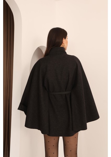 Kadın Siyah Kemer Detaylı Pelerin Panço Kaban indirimleri