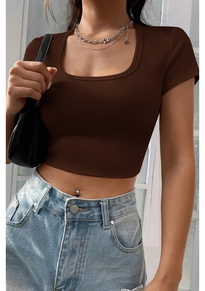 Kadın Kahverengi Yarım Kol Düz Yaka Crop Top Bluz