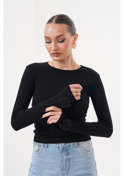 Siyah Uzun Kollu Parmak Gül Detaylı Bluz fırsatları