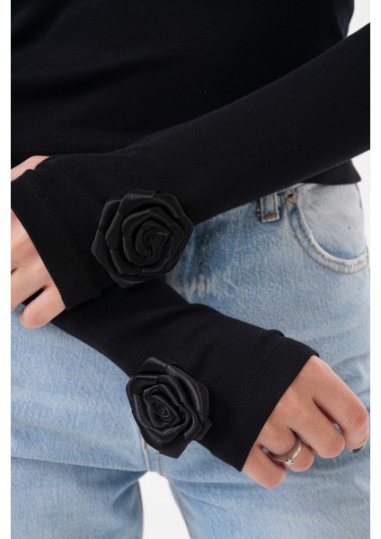 Siyah Uzun Kollu Parmak Gül Detaylı Bluz indirimleri