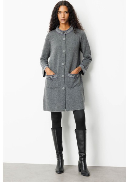 Kadın Dik Yaka Kolu ve Cebi Nakış Işlemeli Uzun Yün Kaban 25034 Füme