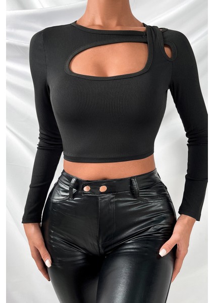 Kadın Siyah Göğüs Dekolteli Çapraz Askılı Uzun Kollu Crop Top Bluz