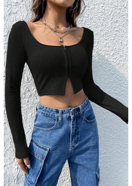 Kadın Siyah Uzun Kollu Agraflı Göğüs ve Göbek Dekolteli Crop Top Bluz