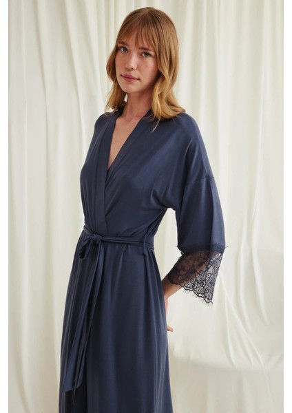 Monamise Dantelli ve Kuşaklı Sabahlık