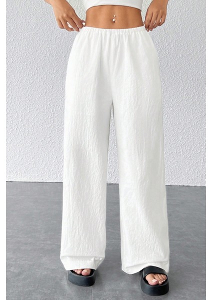 Kadın Beyaz Bol Kesim Cepli Geniş Paça Dökümlü Pantolon