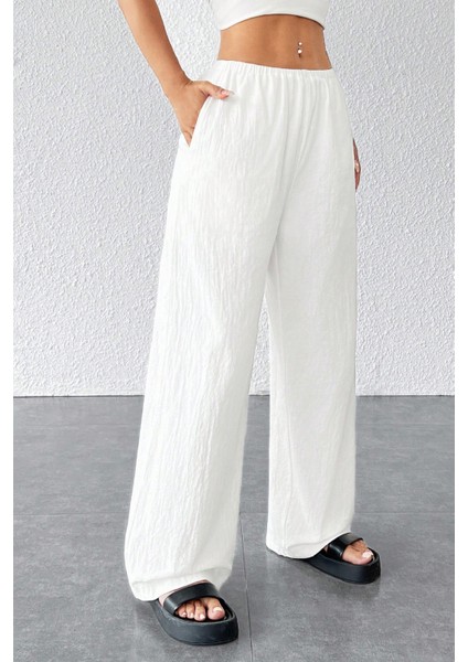 Kadın Beyaz Bol Kesim Cepli Geniş Paça Dökümlü Pantolon