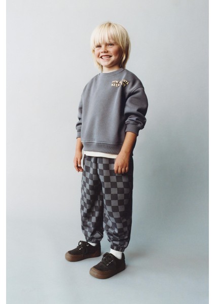 Erkek Çocuk Pamuklu Füme Checkered Desenli Eşofman Takımı - New Heights Yazı Detaylı