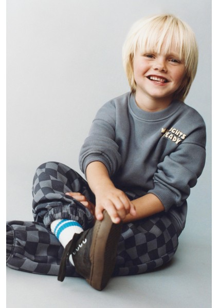 Erkek Çocuk Pamuklu Füme Checkered Desenli Eşofman Takımı - New Heights Yazı Detaylı fiyatları