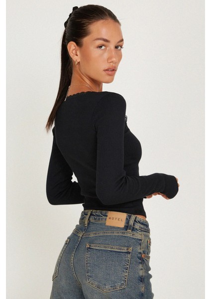 Kadın Siyah Kare Yaka Dantelli Uzun Kollu Crop Top Bluz