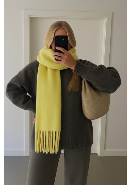 Kadın Kışlık Yumuşak Dokulu Puffy Atkı Şal – Kalın Peluş, Desenli, Saçaklı Oversize Model fiyatları