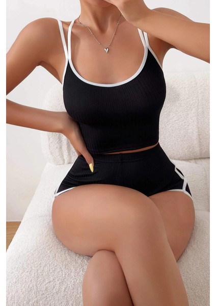 Kadın Siyah Beyaz Çapraz Lastik Detaylı Kaşkorse Şortlu Gecelik Takımı indirimleri