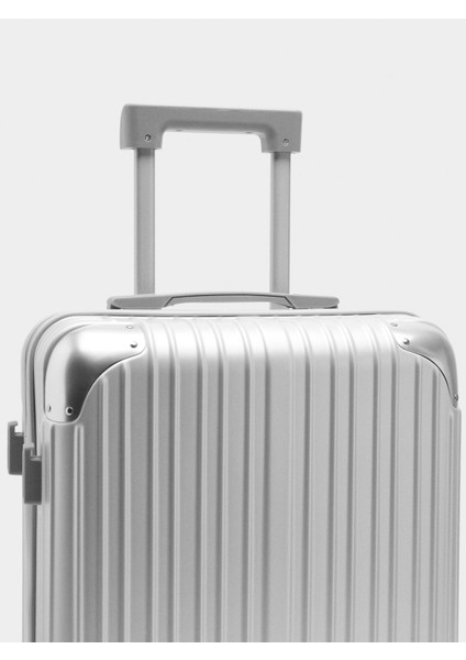 Dokulu Valiz M fırsatları