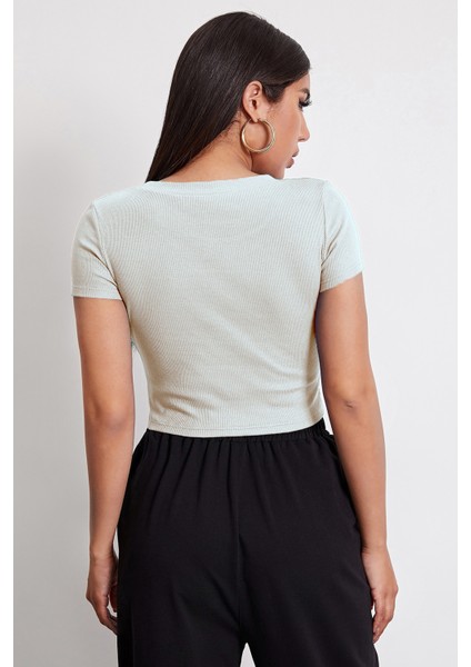 Kadın Beyaz Yuvarlak Yaka Yarım Kol Crop Top Bluz modelleri