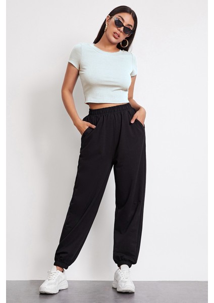 Kadın Beyaz Yuvarlak Yaka Yarım Kol Crop Top Bluz fırsatları