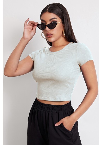 Kadın Beyaz Yuvarlak Yaka Yarım Kol Crop Top Bluz indirimleri