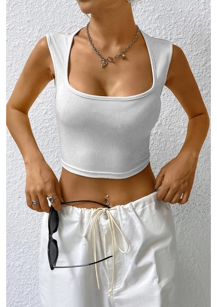 Kadın Beyaz Kare Yaka Kalınlaşan Omuz Detaylı Crop Top Bluz modelleri