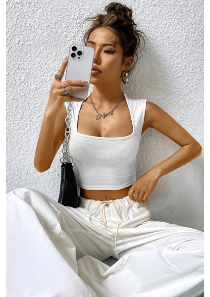 Kadın Beyaz Kare Yaka Kalınlaşan Omuz Detaylı Crop Top Bluz