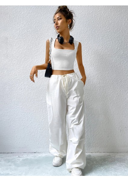 Kadın Beyaz Kare Yaka Kalınlaşan Omuz Detaylı Crop Top Bluz