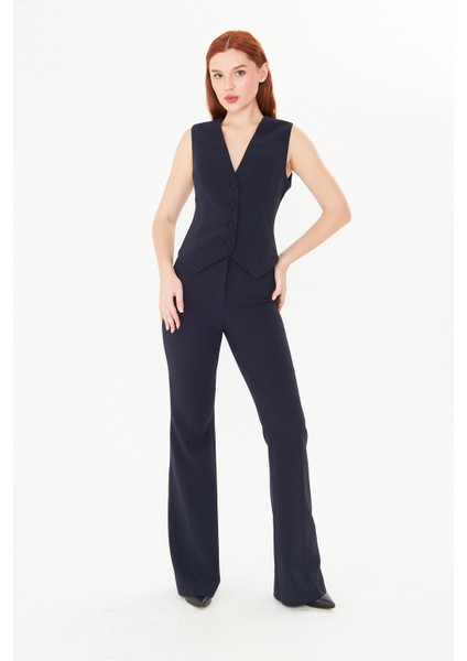 Kadın Lacivert Yelek ve Yüksek Bel İspanyol Paça Pantolon Takım – Modern Ofis Şıklığı & Klasik Zarafet