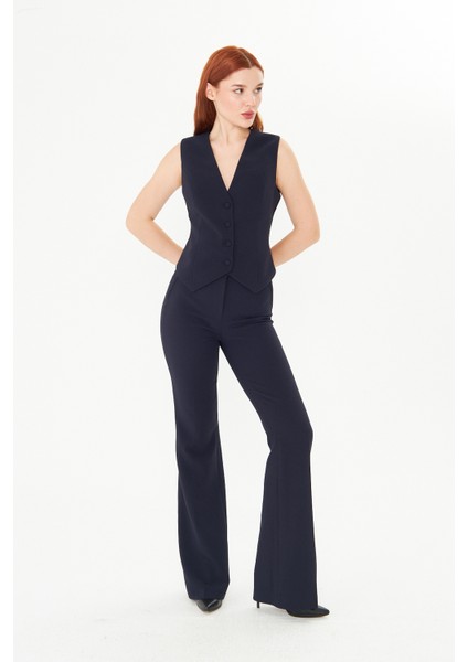 Kadın Lacivert Yelek ve Yüksek Bel İspanyol Paça Pantolon Takım – Modern Ofis Şıklığı & Klasik Zarafet indirimleri