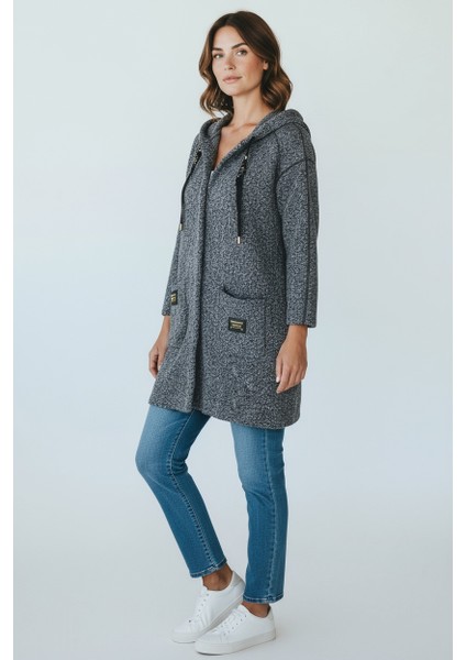 Kadın Üstten Cepli Kapüşonlu Önü Fermuarlı Kaşe Hırka fırsatları