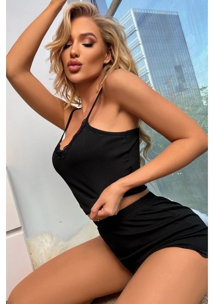 Kadın Siyah Alt ve Üst Dantel Detaylı Şortlu Gecelik Takımı