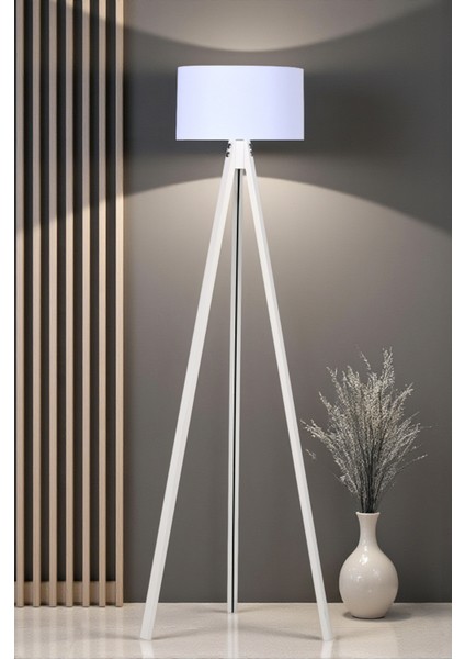 Ahşap Gövdeli Beyaz Ayak Lambader Beyaz Başlık