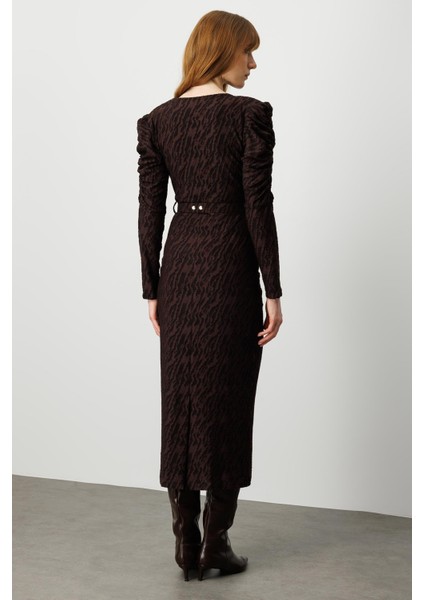 Moda Ilgi Kadın Kruvaze Büzgü Detaylı Jakar Yakma Kumaş Beli Kemerli Kalem Elbise 0022 Kahverengi fırsatları