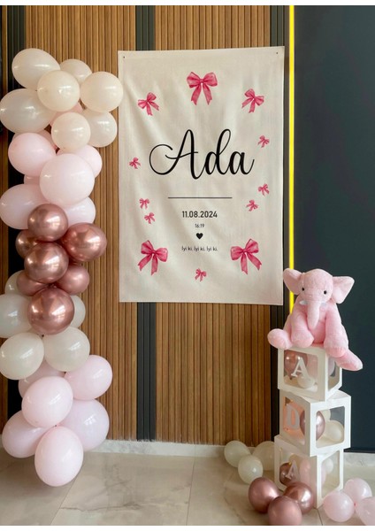 Fuşya Kurdela Fiyonk Temalı Kişiye Özel Büyük Ebat Kumaş Doğum Günü Duvar Örtüsü Panosu Flaması