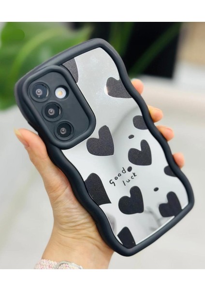 Samsung Galaxy A17 Kılıf Kamera Korumalı Şeffaf Dalga Kenarlı Kırmızı Kalp Diyonk Desenli Yumuşak Silikon Kapak fiyatları