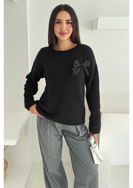 Kadın Boncuk Detaylı Fiyonk Triko Kazak – Zarif & Eğlenceli Stil