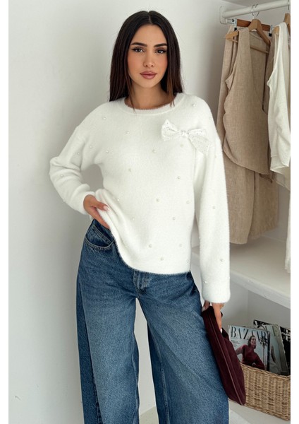 Kadın Boncuk Detaylı Fiyonk Triko Kazak – Zarif & Eğlenceli Stil