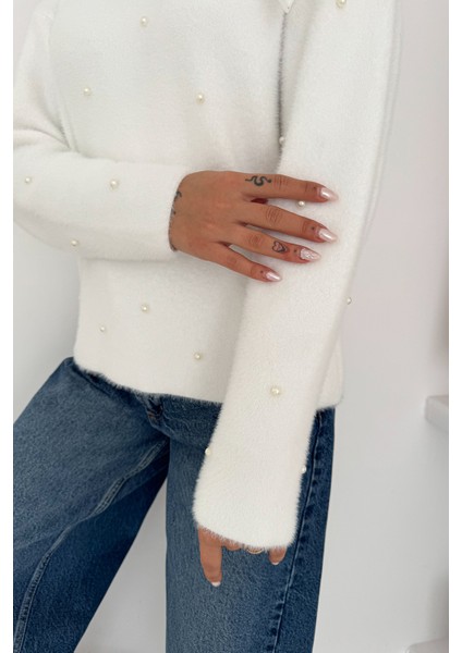 Kadın Boncuk Detaylı Fiyonk Triko Kazak – Zarif & Eğlenceli Stil modelleri