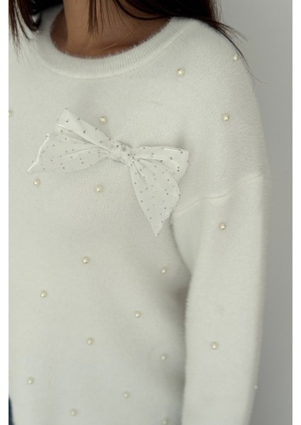 Kadın Boncuk Detaylı Fiyonk Triko Kazak – Zarif & Eğlenceli Stil