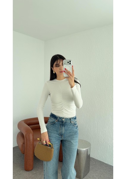 Önü Büzgülü Beyaz Soft Touch Bluz
