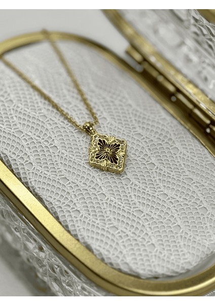 Vivienne No:1 Bordo Çelik Kolye modelleri