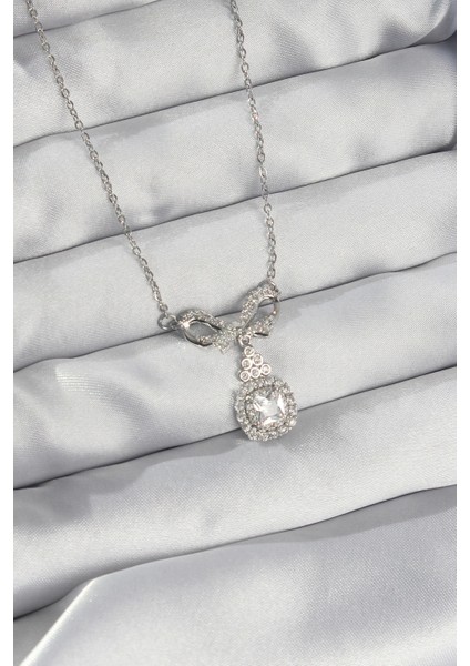 Bfs 316L Çelik Gümüş Renk Fiyonk Detay Zirkon Taşlı Tektaş Kolye