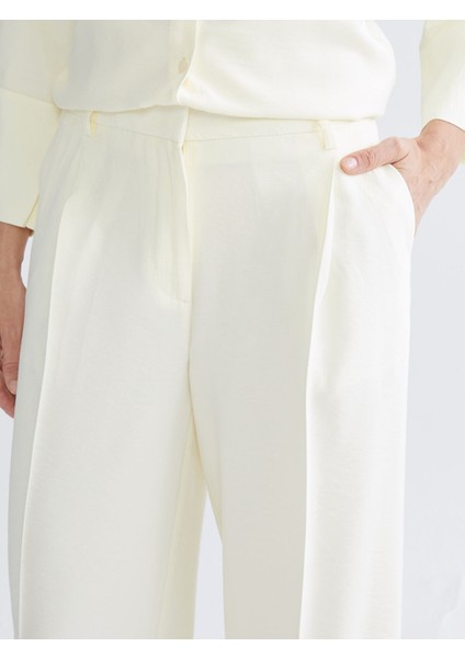 Yeni Sezon Loose Fit Geniş Paça Kadın Pileli Pantolon fırsatları