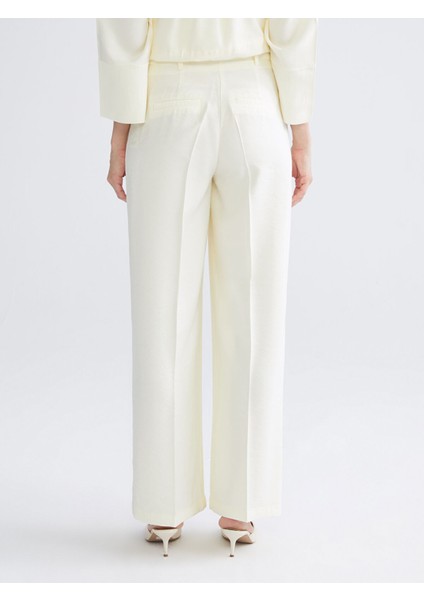 Yeni Sezon Loose Fit Geniş Paça Kadın Pileli Pantolon indirimleri